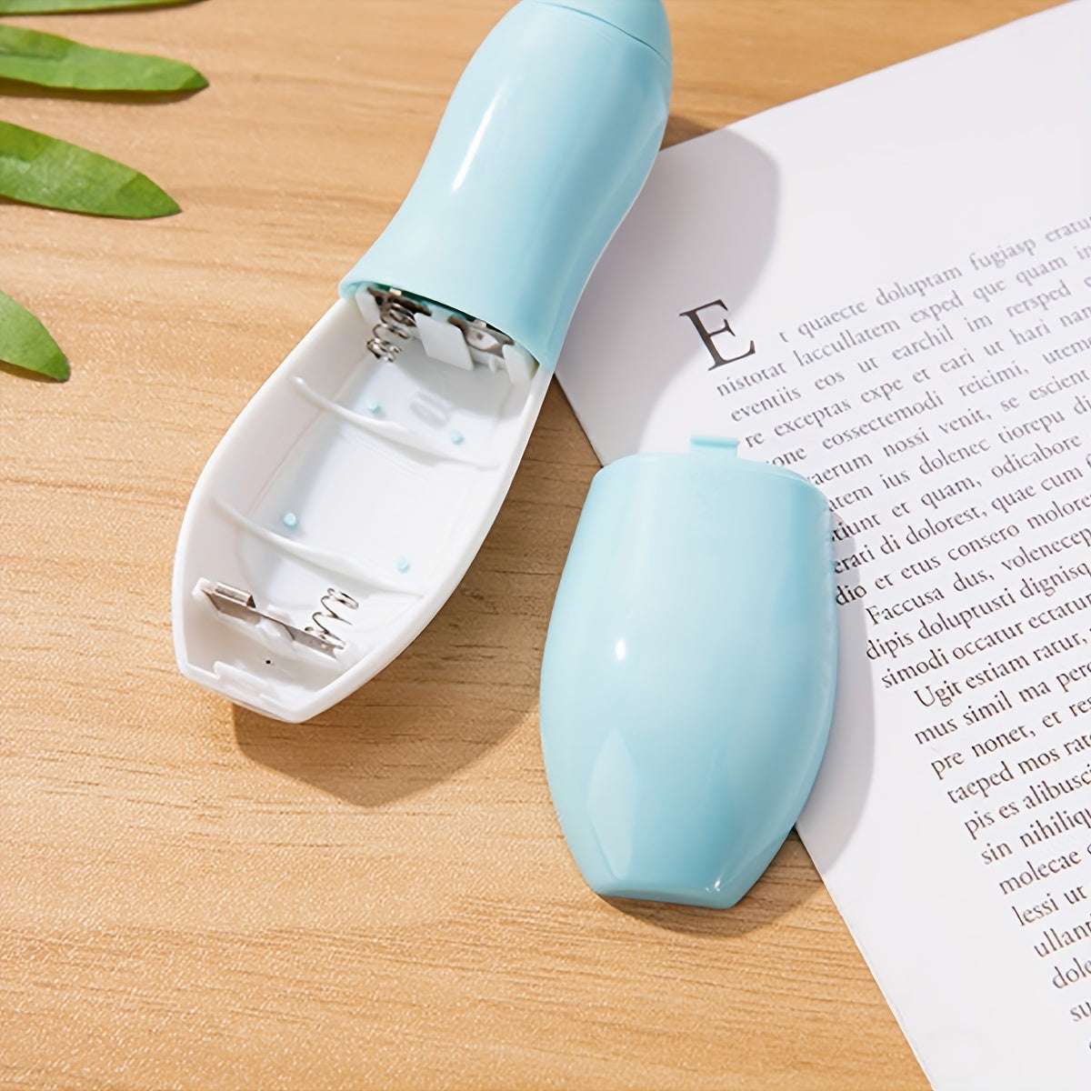 Electric Nail Sharpener Set - Multifunctional, Safe Nail Clippers for Youngsters - Pink/Blue, Battery-Powered (AA Batteries Not Included)