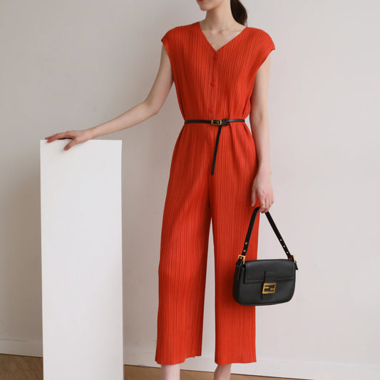 The manufacturer directly supplies summer style Miyake pleated light luxury V-collar western-style large size slim slim jumpsuit