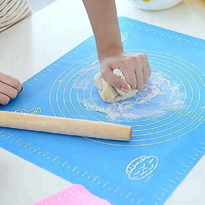 Silicone Baking Sheet And Fondant Rolling Mat, Stick Fondant Rolling Mat Stretchable for Kitchen Roti Chapati Cake