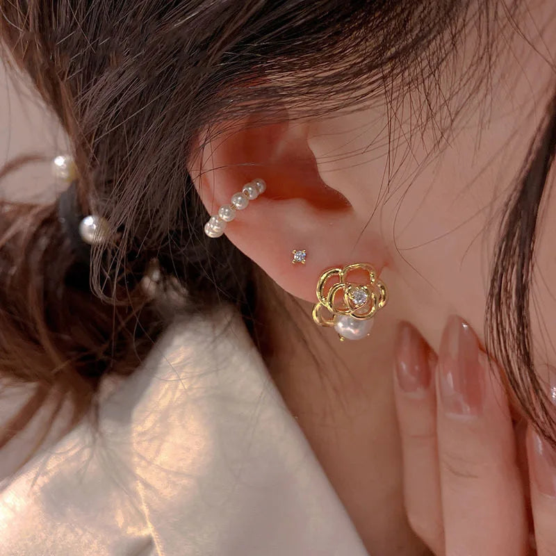 Punk Girl Earrings 2022 Fashionable New Style, Niche Design Sense, High-end Luxury Pearl Crystal French Camellia Earrings Sold