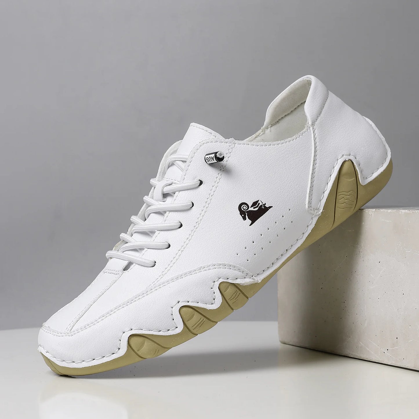 Men Casual Outdoor Fashion Sneakers Soft Leather Sneakers High Top Luxury Men Classic Walking Shoes Winter Motocross Boots 35-50