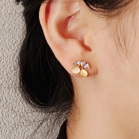 Versão coreana de brincos femininos, pequenos e requintados, olho de gato, pedra, em forma de cereja, versátil, elegante, novo, à venda