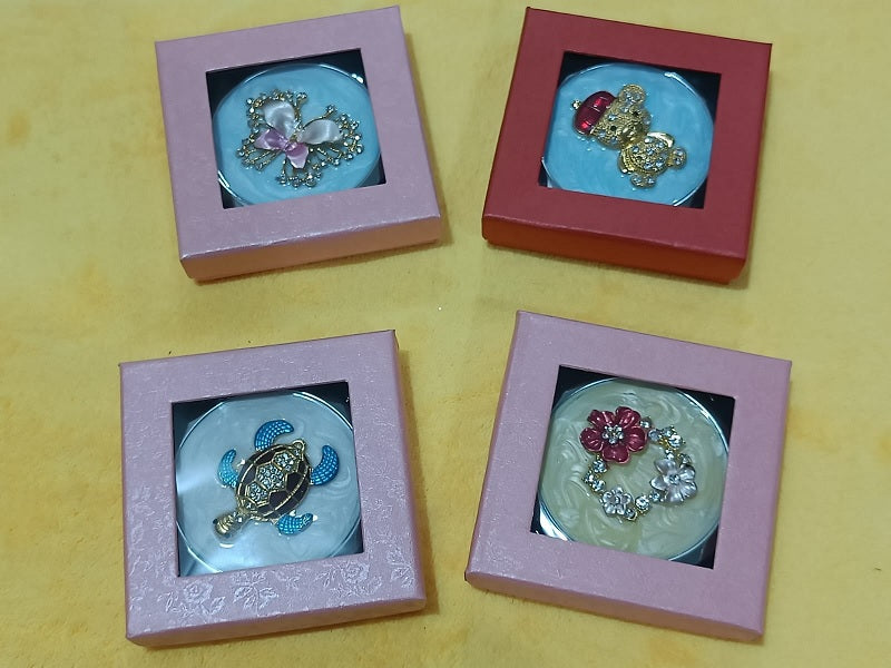 Portable Make up Folding Mirror 9Random Design)