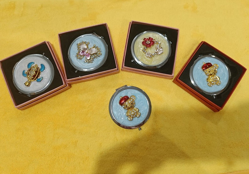 Portable Make up Folding Mirror 9Random Design)