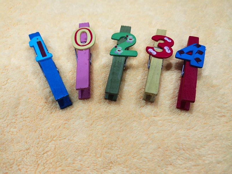 Multi-Function Number Design Wooden Clip (Pack of 10 Pcs)