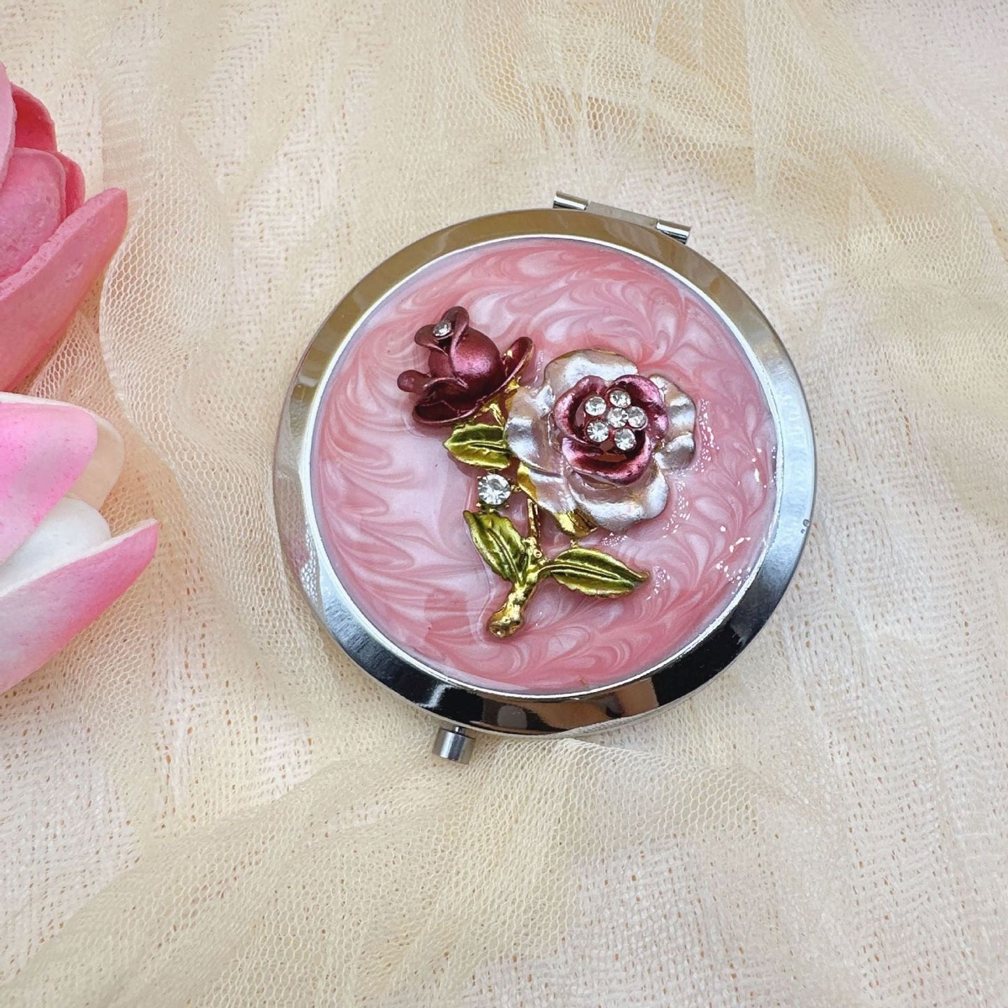 Portable Make up Folding Mirror 9Random Design)